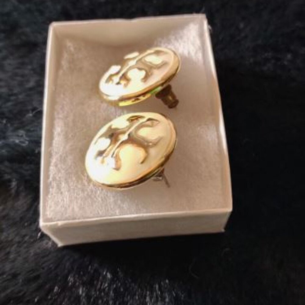 Tory Burch Logo Pierced Earrings Classic Gold Tone On White Look - Picture 3 of 5